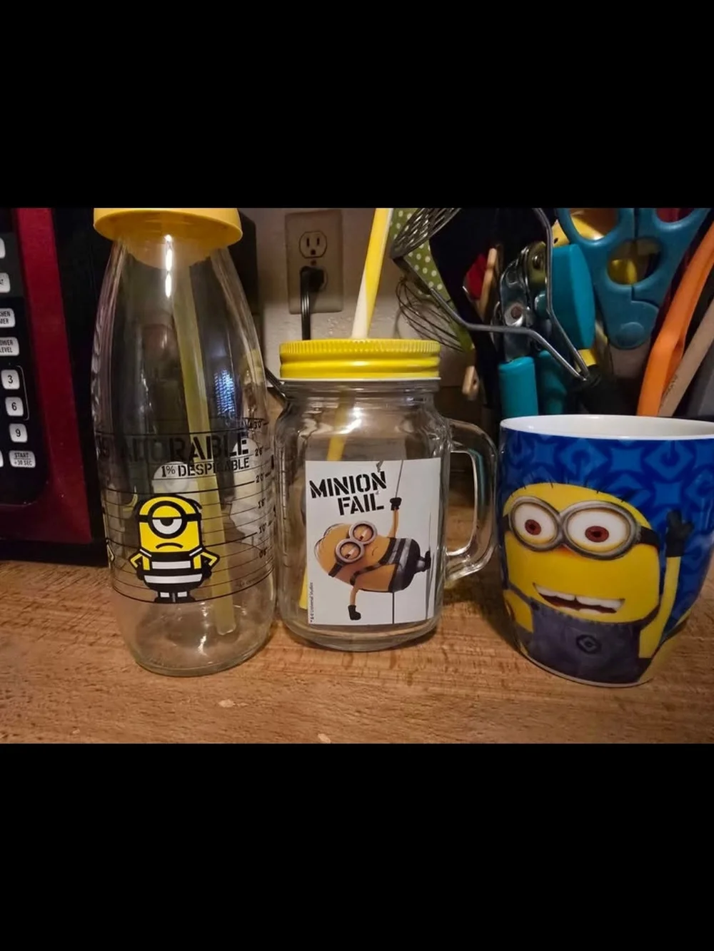 Minions Glass Mason Jar Mug with Yellow Lid and Straw